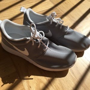 FINAL SALE Nike Rosche